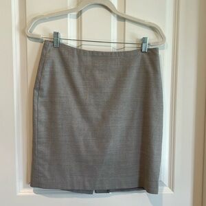 Banana Republic Skirt in Gray Size 4